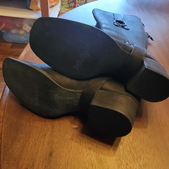 Boots - Picture 4 of 5